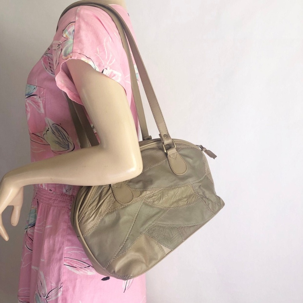 Hato Hasi Beige and Tan Leather Shoulder Bag, Beig